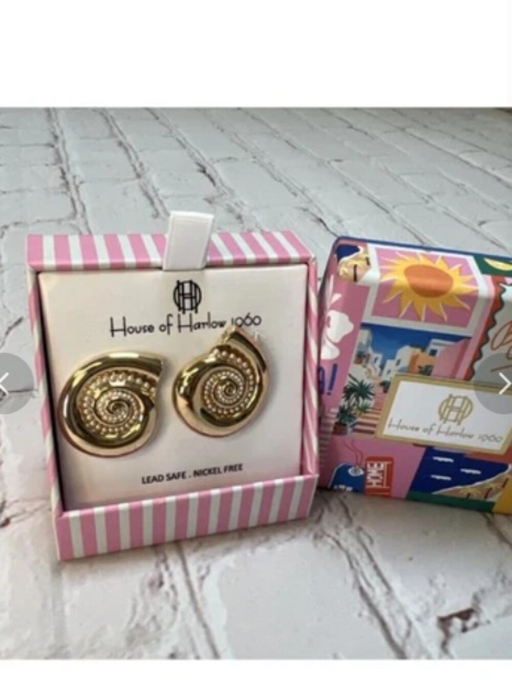 NWT House of Harlow 1960 Gold Shell And Pearl Pierced Earrings